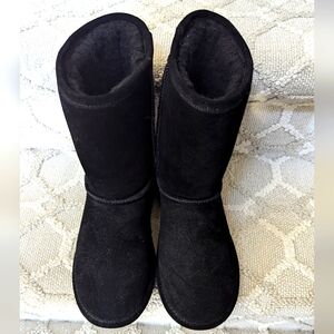 New lined Winter boots - size 8